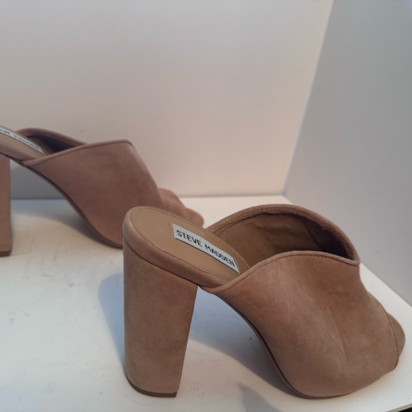 Steve Madden size 10, suede, light pink heel 4 in heel - Picture 3 of 7